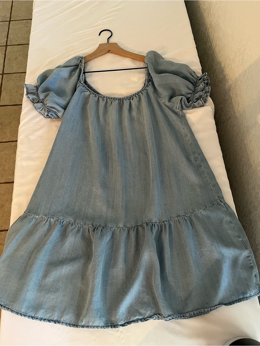 Billy T Chambray Puff Sleeve Babydoll Dress Women’s Medium Blue Tiered Mini